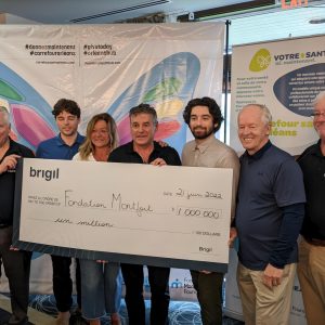 Don de la famille Desjardins avec la présence de Dr Bernard Leduc, M. Yves Tremblay et Me Ronald F. Caza